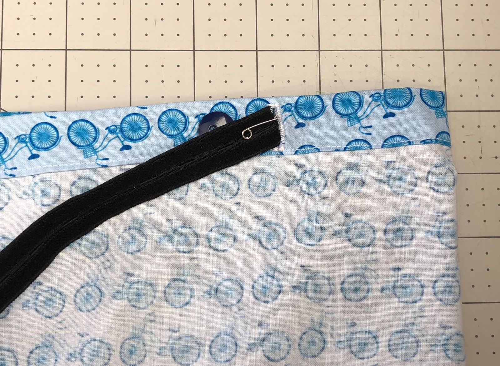 Create Kids Couture Make an Adjustable Waist Using Buttonhole Elastic