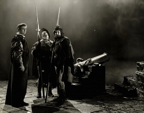 Нравственный выбор заключение к сочинению. Гамлет выбор. Анализ произведения шекспира гамлет кратко. Горацио шекспир. Гамлет выбор.