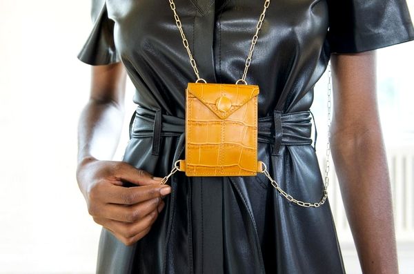 Mode : Défilé Nanushka, sac à dos porté devant, sac XXS, Fashion Week New York