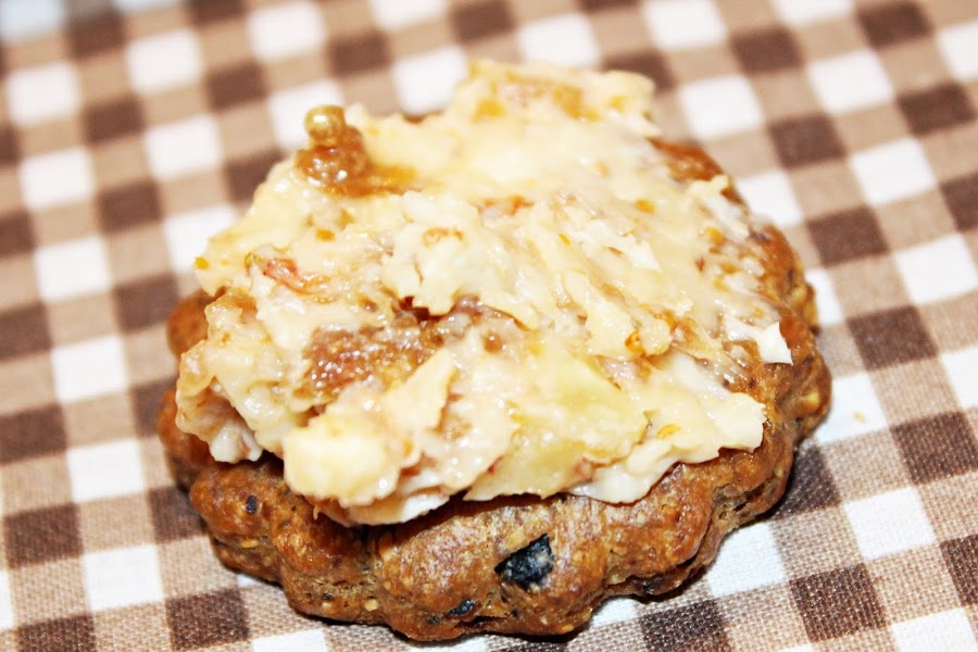 GALLETAS SALADAS CON PARMESANO, NUECES Y OLIVAS {PARA APERITIVO}