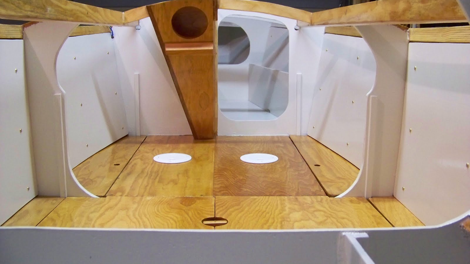 Lezlie's World Paint & Plumbing