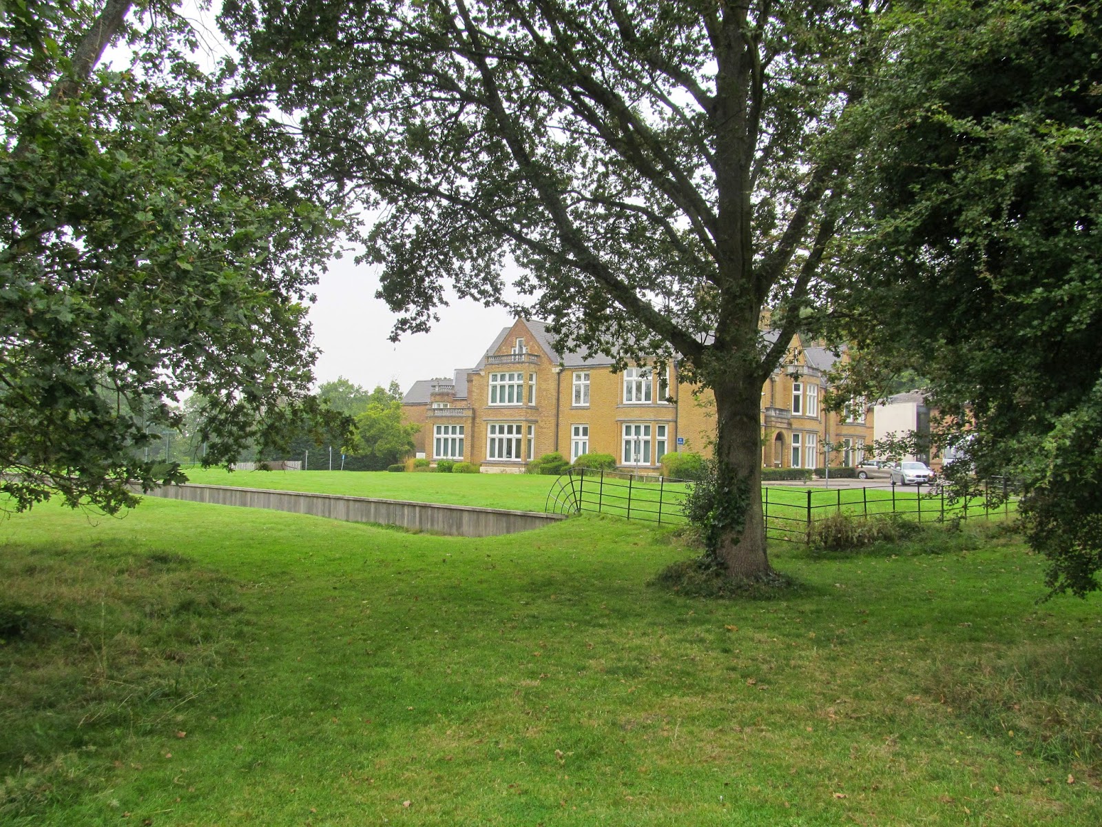 Snapshots of Bracknell Lily Hill Park