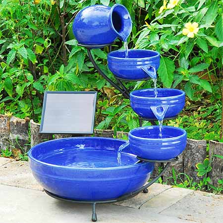 Jardín Solar: Fuentes solares de cerámica en cascada.