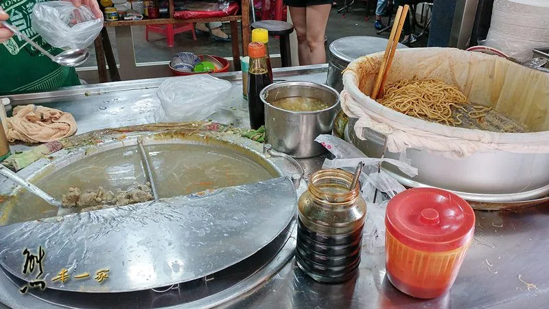 三峽忠孝街炒米粉魯肉飯|三峽公有市場對面巷子
