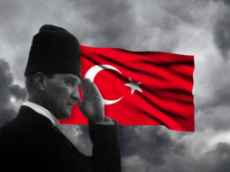 Atatürk ve Bayrak Gifi Atatürk Hareketli Gifleri