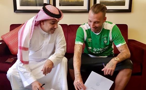 Oficial: El Al-Ahli firma a Jurado y Alexis Ruano