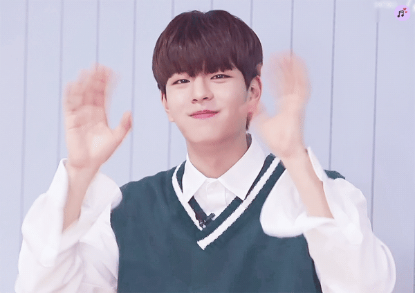 Image result for stray kids seungmin cry gif
