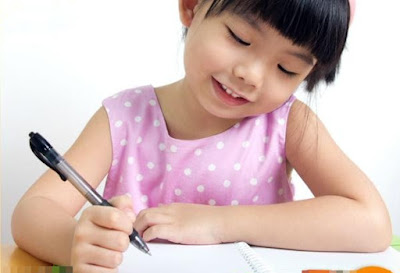5 Tahapan Perkembangan Menulis Anak Usia Dini (PAUD)