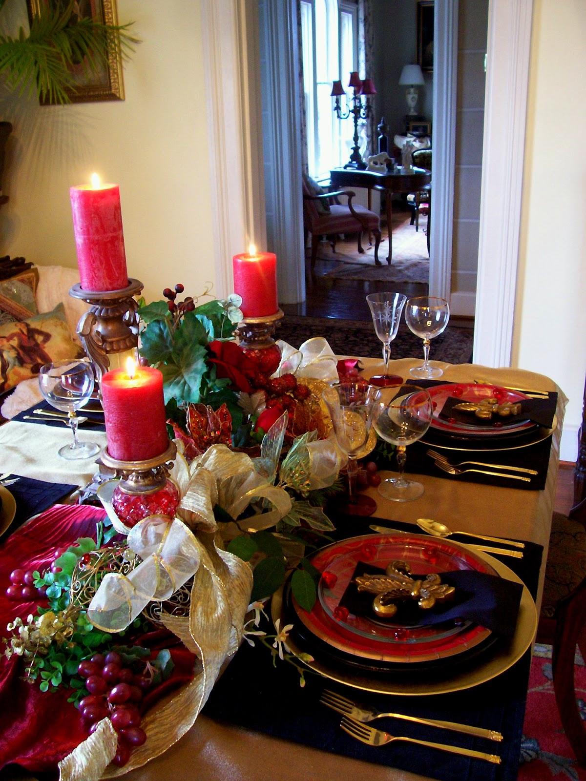 Eye For Design: Red Interiors Are Fabulous....Especially At Christmas