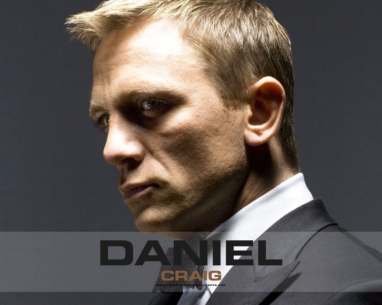 http://2.bp.blogspot.com/-dy9VfJx522Q/UDJ2nWnZYqI/AAAAAAAAVOM/AYVTuH_rQ-w/s1600/Is-Daniel-Craig-the-best-james-bond.jpg