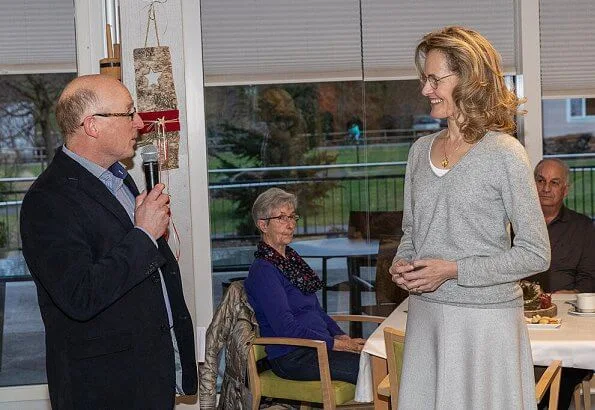 Hereditary Princess Sophie met with old patients at the resident of the nursing home and gave various gifts to them