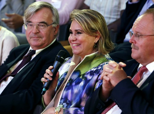 Maria Teresa attended the 40th "Midi de la Microfinance" conference held by ADA Microfinance in Luxembourg. Maria Terase wore Elie Saab jacket