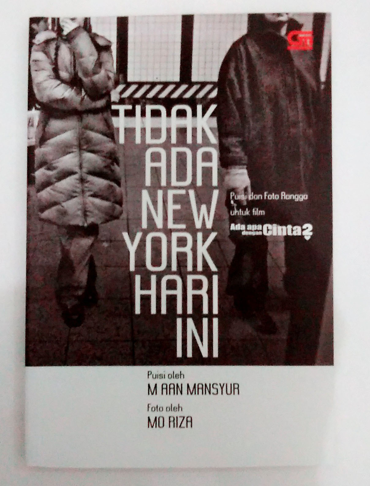 Dapatkan Gambar Buku Tidak Ada New York Hari Ini M Aan Mansyur Aireni S Review Terupdate oleh Cikimm.com