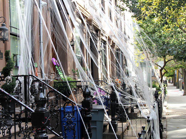Halloween in Hoboken Guide 2017 | Amazing Halloween Homes to See | Linzer Lane Blog #halloween #hoboken Halloween in Hoboken Guide 2017 | Amazing Halloween Homes to See | Linzer Lane Blog #halloween #hoboken