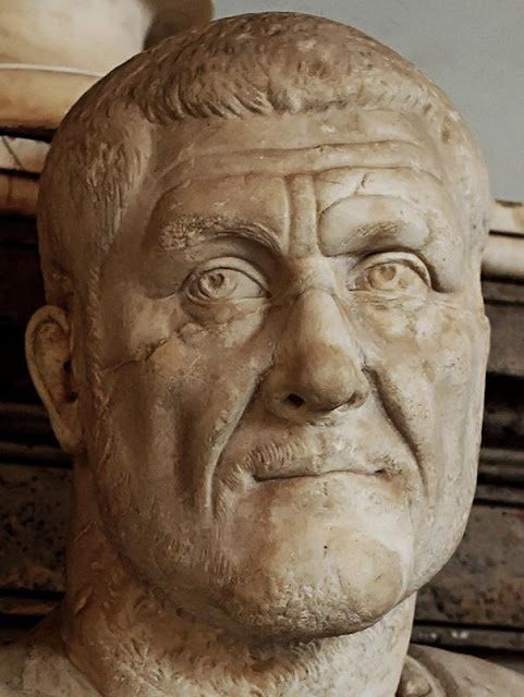 https://upload.wikimedia.org/wikipedia/commons/e/ea/Maximinus_Thrax_Musei_Capitolini_MC473_(cropped_enhanced).jpg