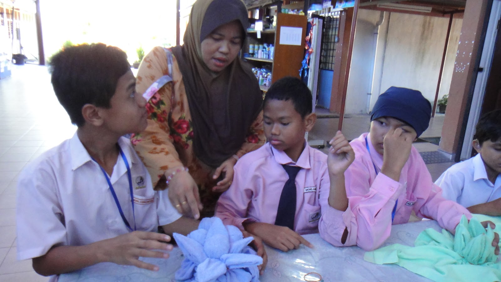 BAHASA MELAYU Bahasaku : Program Kokurikulum Di sekolah, Membuat gubahan