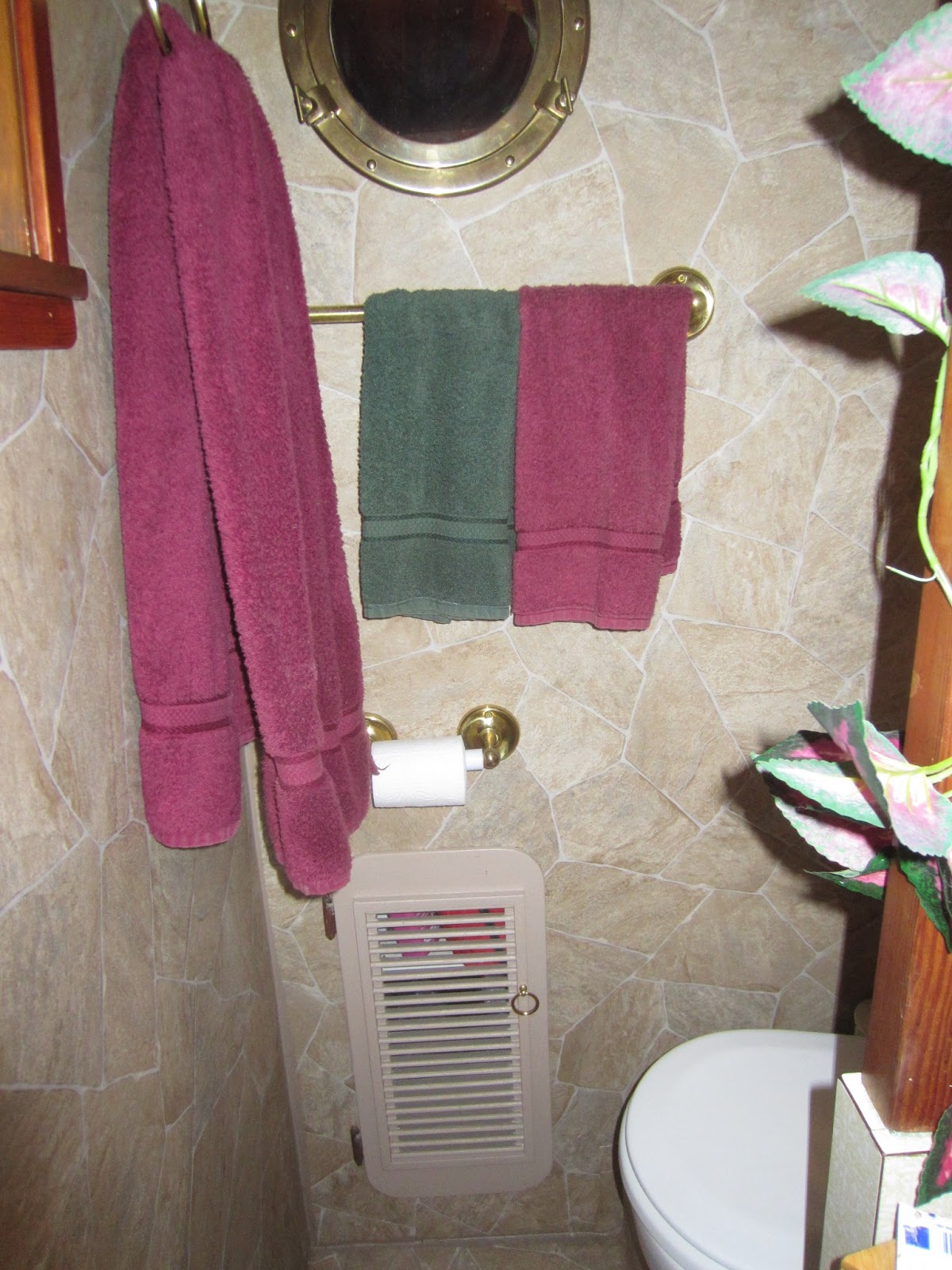 Adventures with Linda and SeaEnna DIY VINYL FLOORING FOR BATHROOM WALLS