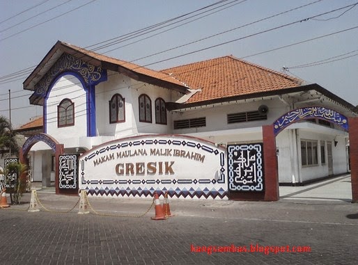 Gerbang masuk makam Sunan Gresik Gerbang masuk makam Sunan Gresik