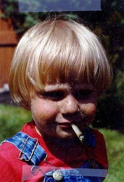 niños fumando