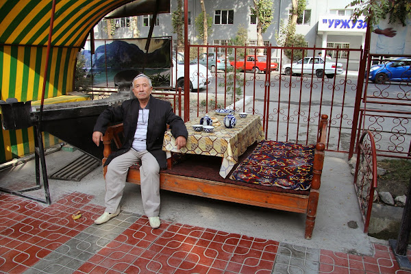 Ouzbékistan, Ferghana, Alex dans la chaïkhana Grand, © L. Gigout, 2012