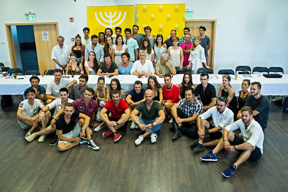 Alfoldi Robert A Marol Szol A Hegedus A Hazteton Sugopeldany