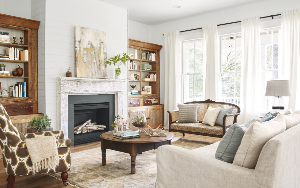 Charming living room and Beautiful modern farmhouse style inspiration on Hello Lovely Studio