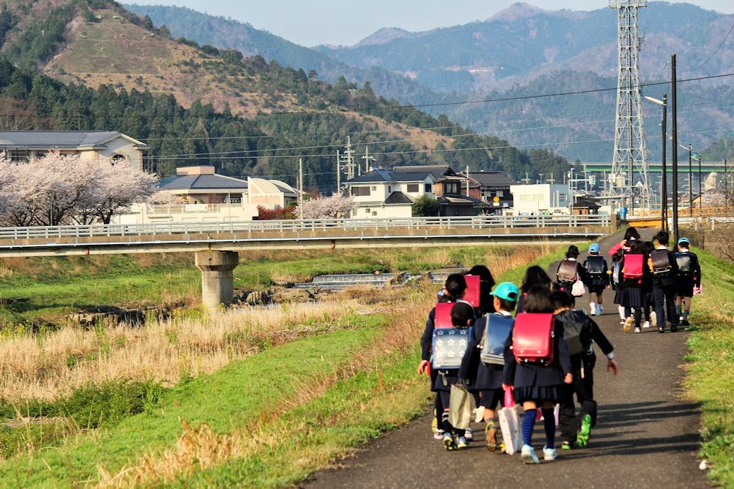 佐分利小ブログ: 1年生初の集団登校