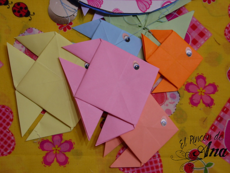 Móvil con peces de origami