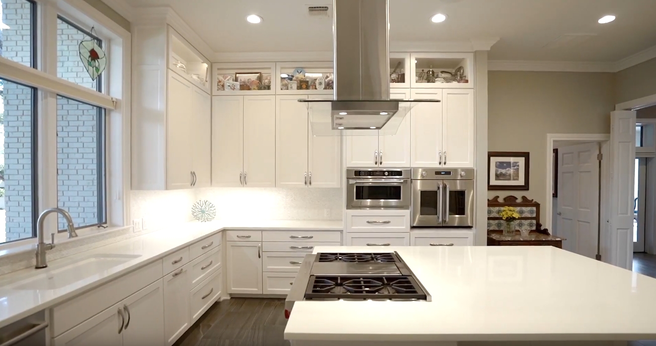11 Photos vs. Mid-Century Modern Hills of Lakeway Golf Home - High End Home & Interior Design Video Tour