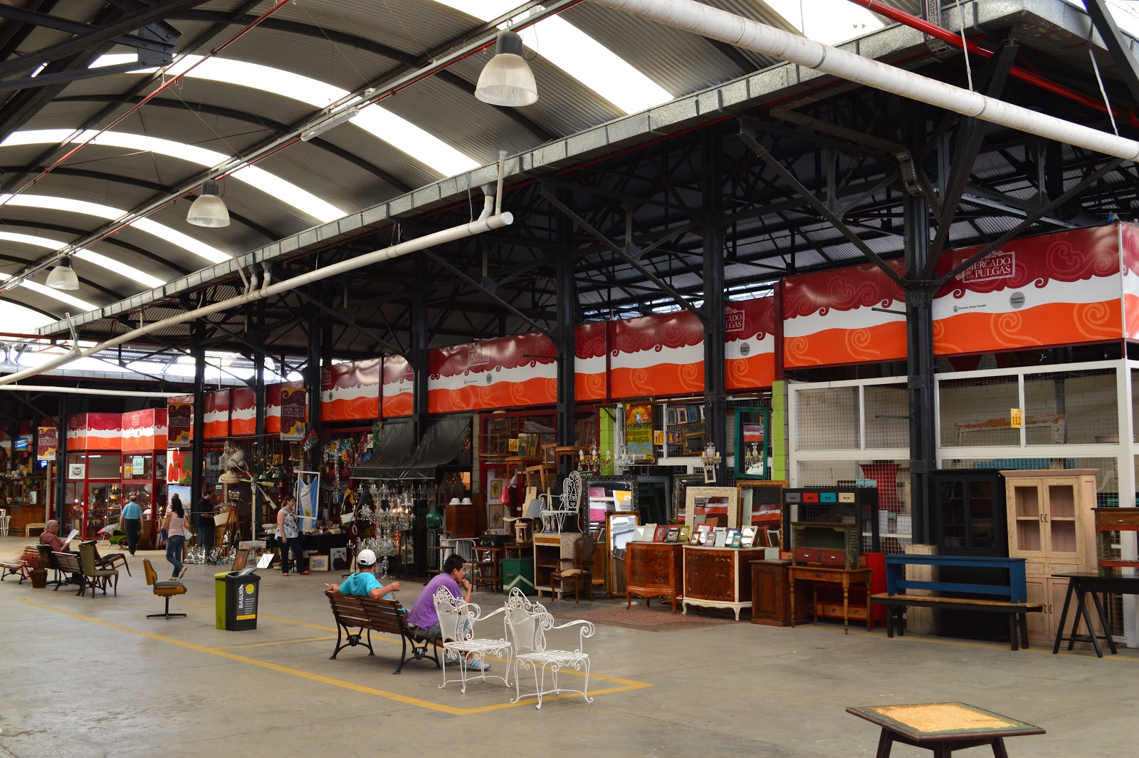 . Mercado de las Pulgas Alvarez Thomas y Dorrego Ciudad de Buenos