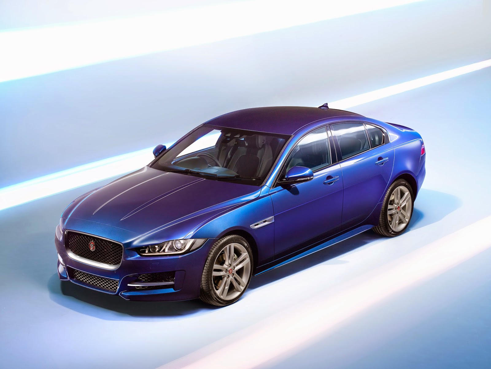 X760 КЛАССНЫЕ ФОТО АВТО! (и не только): Jaguar XE (X760) (2015). Новые фото!