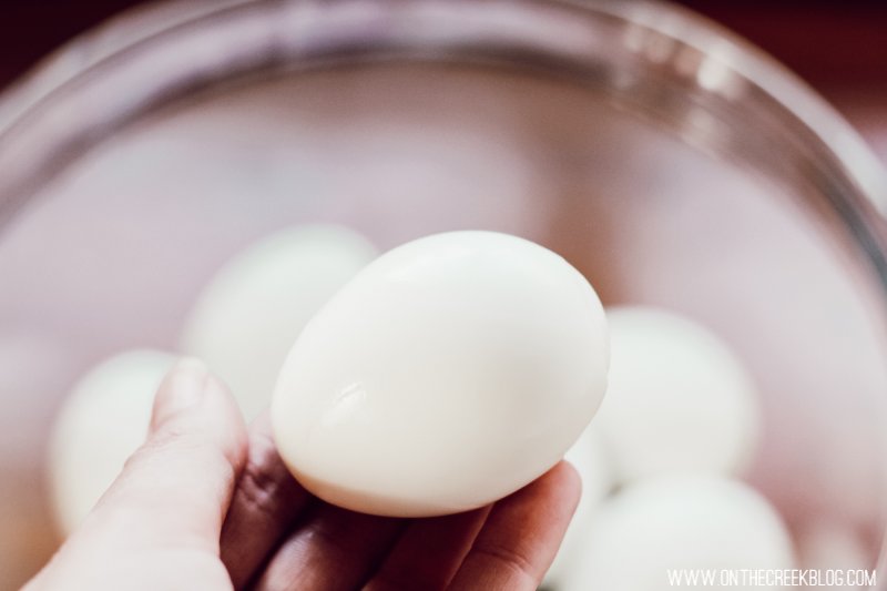 Perfect hard boiled eggs | Super easy to make & the eggshells come right off!