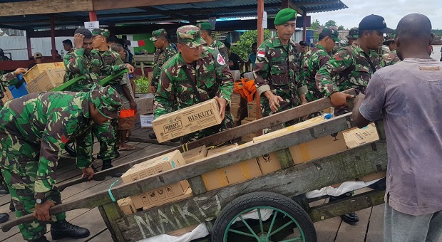 Pendistribusian Logistik untuk Warga Asmat