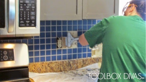 Remove The Tile Backsplash Without, How To Remove Ceramic Tile From Wall Without Damage