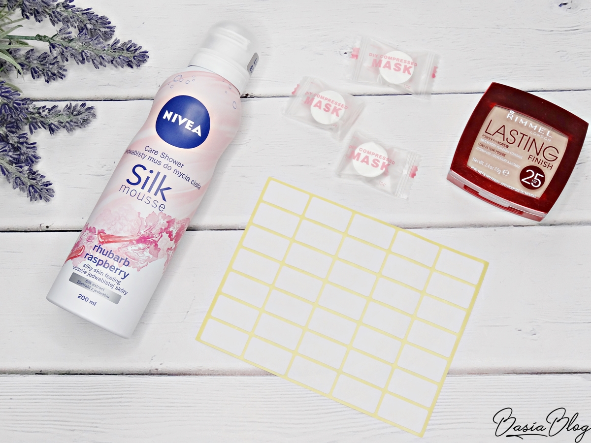 ulubieńcy sierpnia - kompresowane bawełniane maseczki w tabletce AliExpress compressed mask, mus rabarbar Nivea, naklejki KiK, puder Lasting Finish