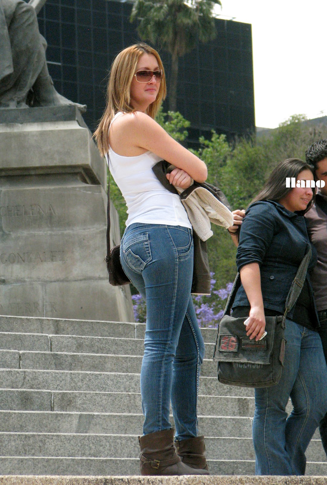 Beautiful Blonde With Tight Jeans Divine Butts Candid Milfs In Public 