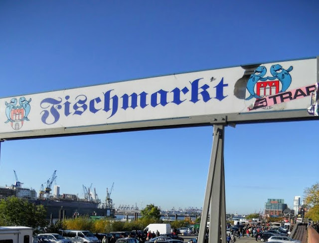 Cool things to do in Hamburg: visit the Hamburg Fischmarkt on a Sunday