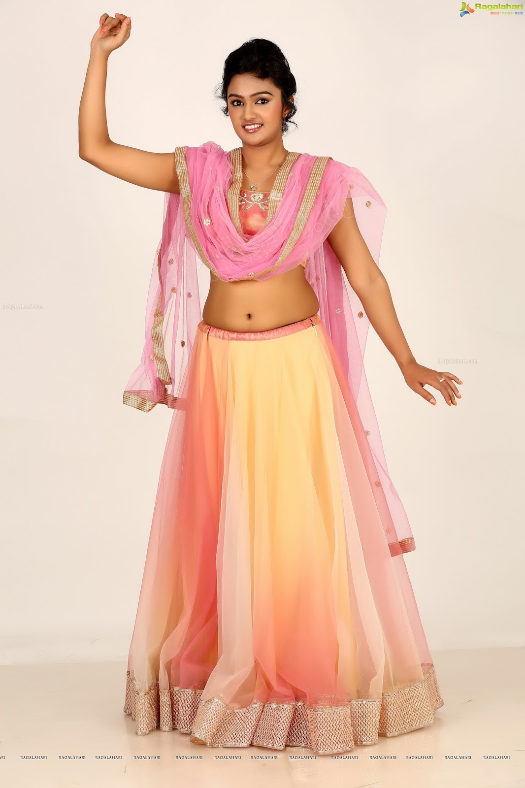 Saveri Durgam Hot Spicy Navel Show Pics Cap