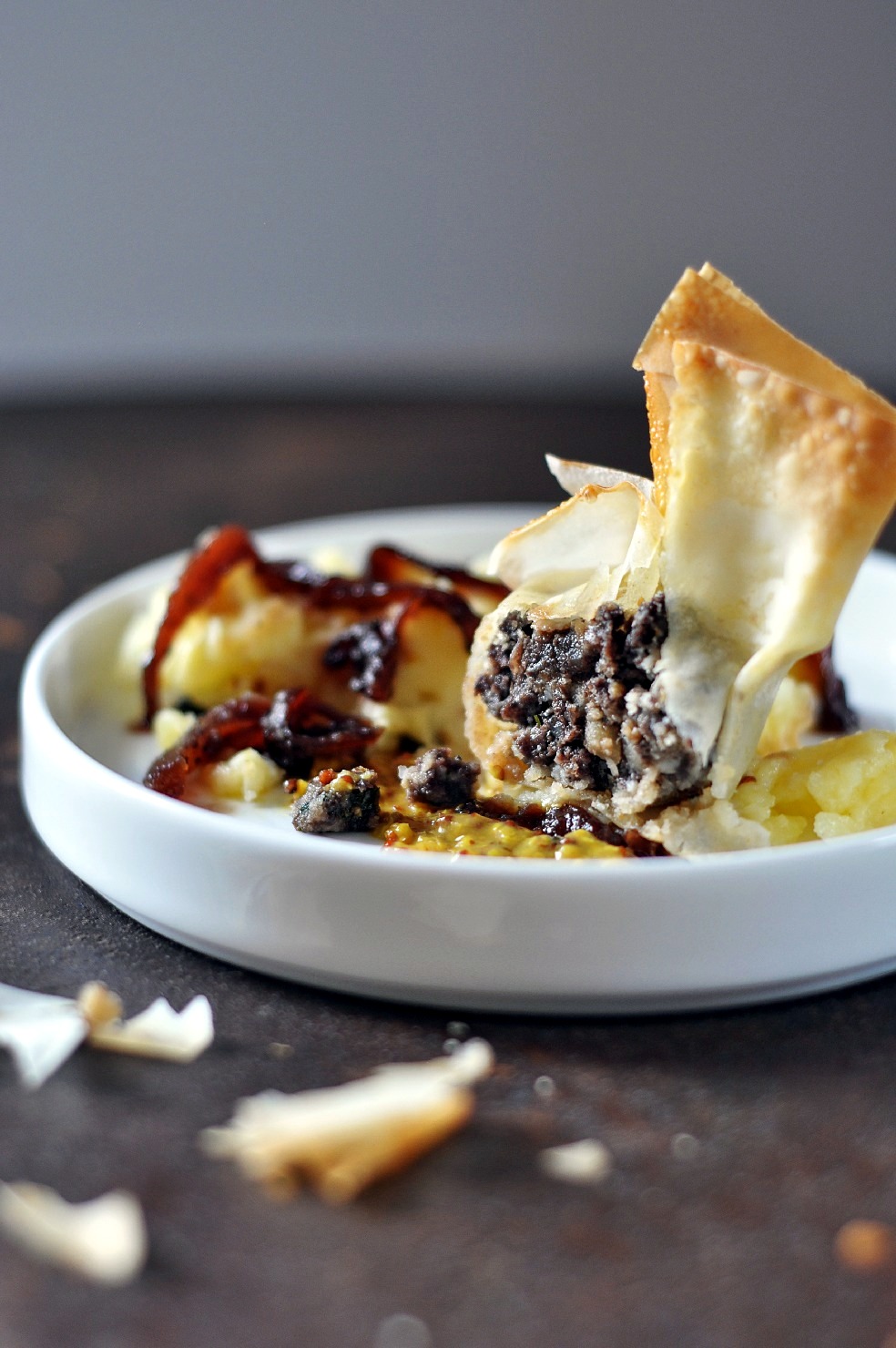 Gelbe Karottenschaumsuppe mit Blutwurst-Zigarre [plus Weintipp ... Gelbe Karottenschaumsuppe mit Blutwurst-Zigarre [plus Weintipp ...