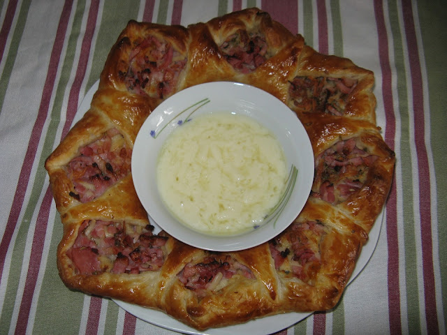 Rosca De Hojaldre Con Relleno Salado
