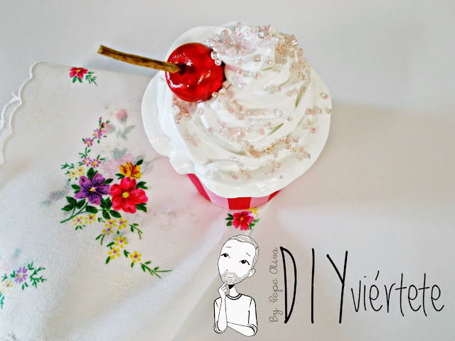 DIY-Do It Yourself-DIYviértete-manualidades-decoración-cupcakes-Decoden-técnica-dulce-cereza-sirope-frostinf-merengue-5