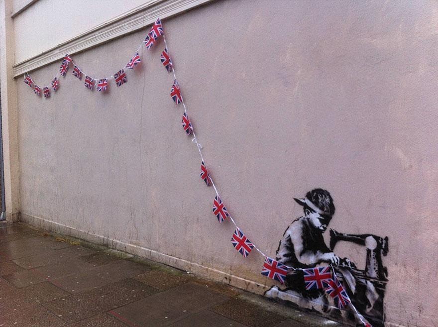 28 Pieces Of Street Art That Cleverly Interact With Their Surroundings - UK Flags, London, UK