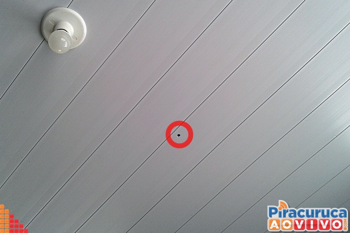 Câmeras registram ação de assaltantes em dois comércios - Imagem 4