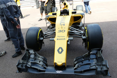 Il muso della RENAULT R.S.16