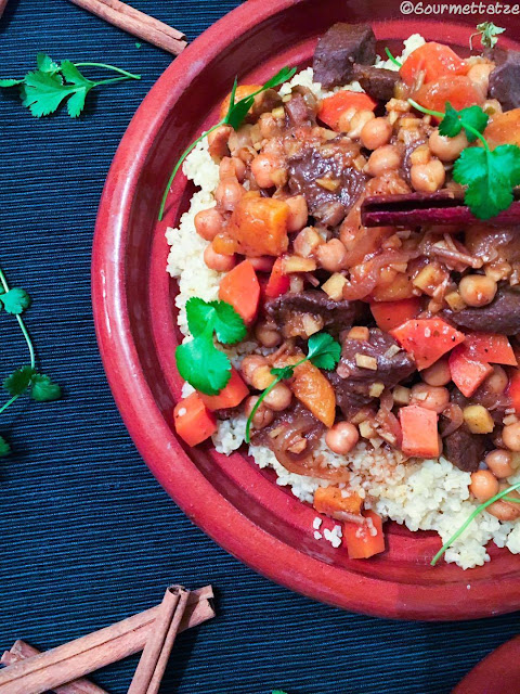 Gourmettatze: ~Lamm-Tajine mit getrockneten Aprikosen und Datteln~