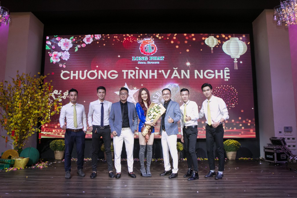 Bùng Nổ Cảm Xúc Tại Đêm Year End Party 2019 Của Địa Ốc Long Phát Bùng Nổ Cảm Xúc Tại Đêm Year End Party 2019 Của Địa Ốc Long Phát