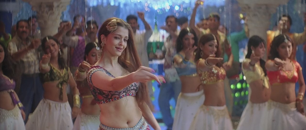 Aishwarya Rai spicy photos in kajra re song from bumty and bumli