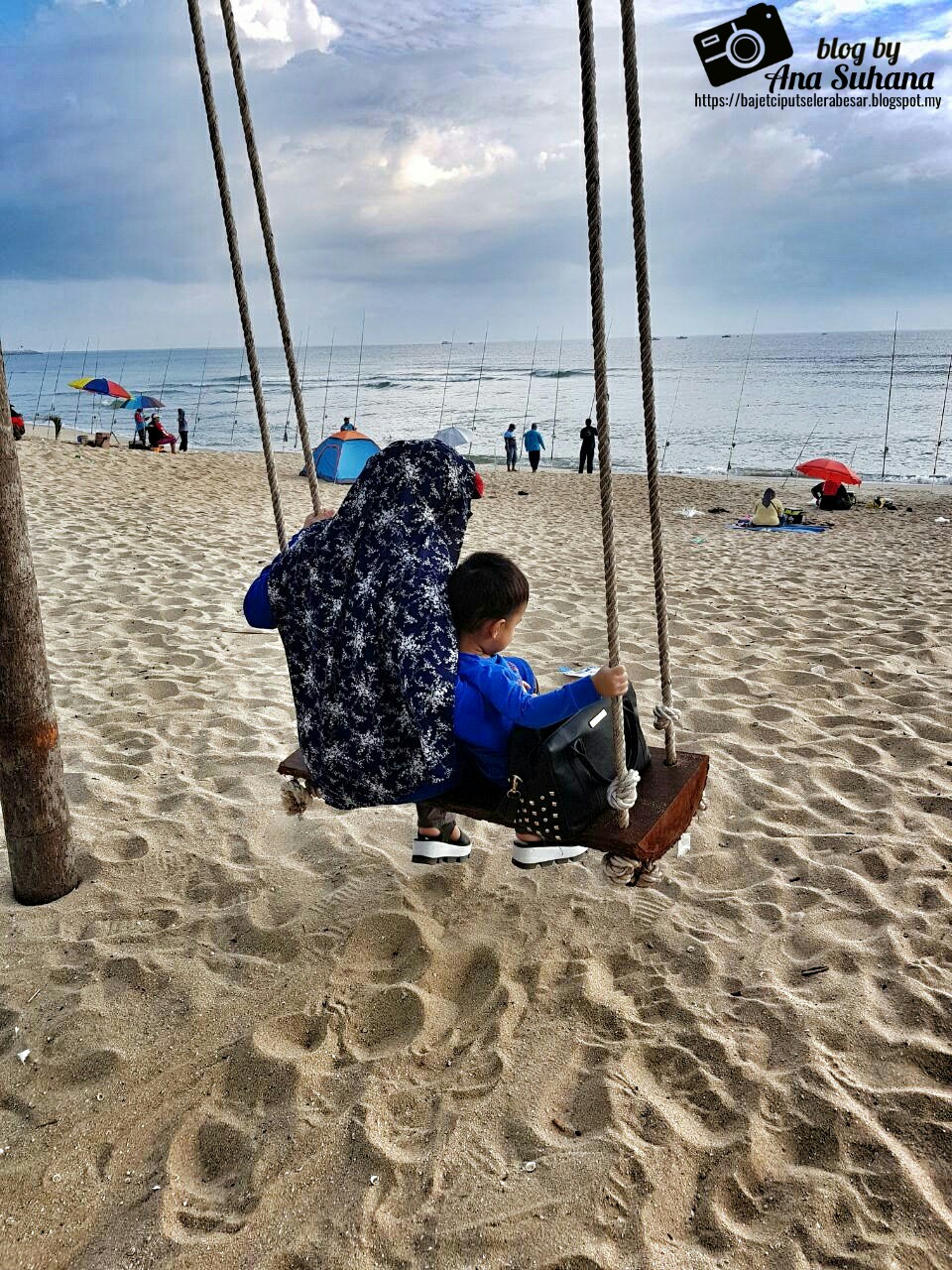 Jalanjalan di Terengganu Buaian ala Lombok di Pantai Batu Buruk