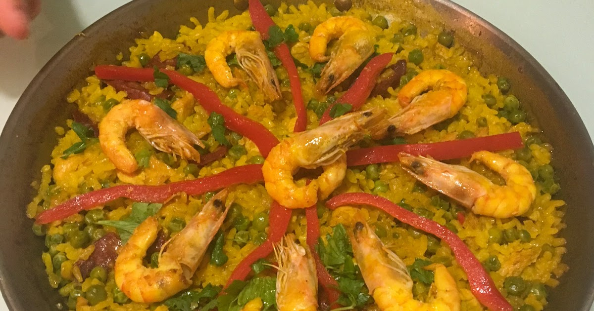 Paella de peito de frango e camarão