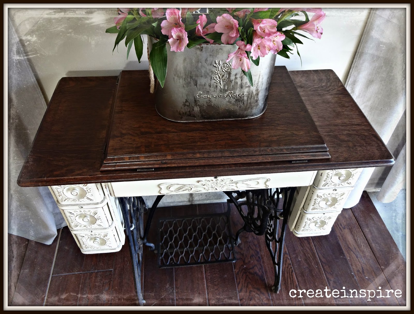 {createinspire} Singer Sewing Machine Table